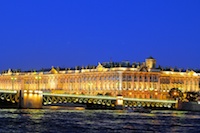 L'ermitage pendant les nuits blanches de Saint Petersbourg